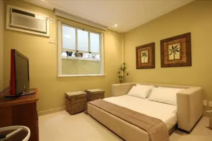 Room 5 of 12