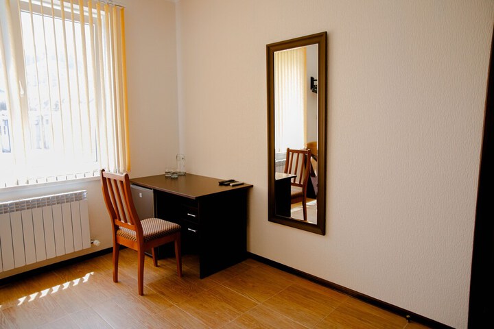 Room 13 of 36