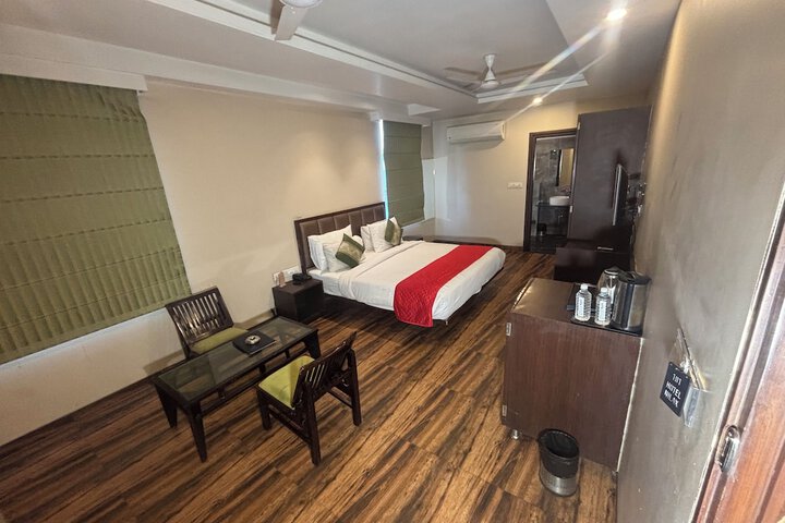 Room 9 of 25