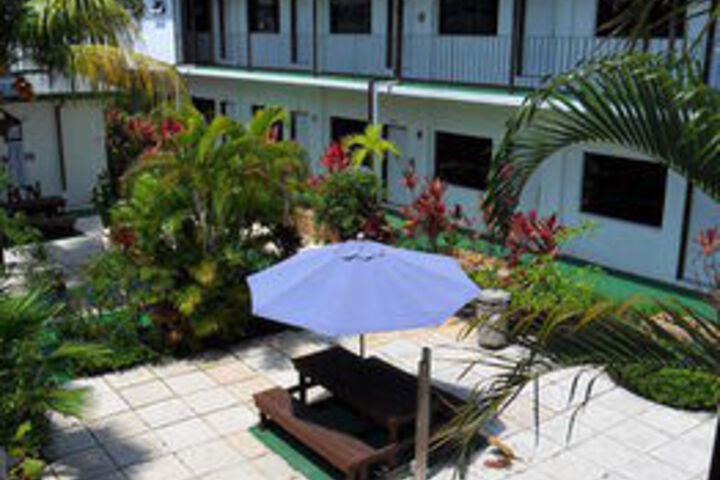 Hotel Exterior 5 of 29
