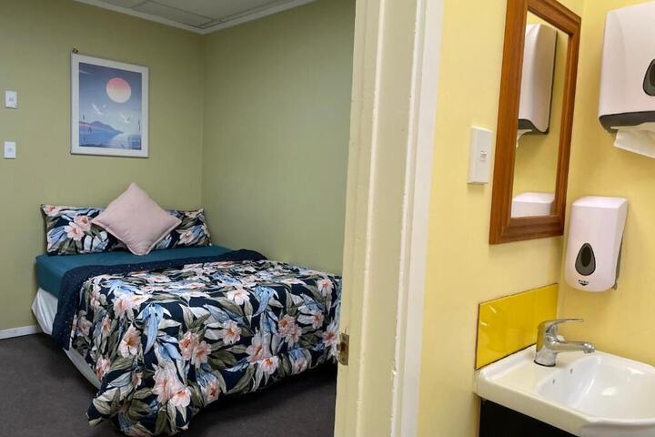 Room 9 of 23