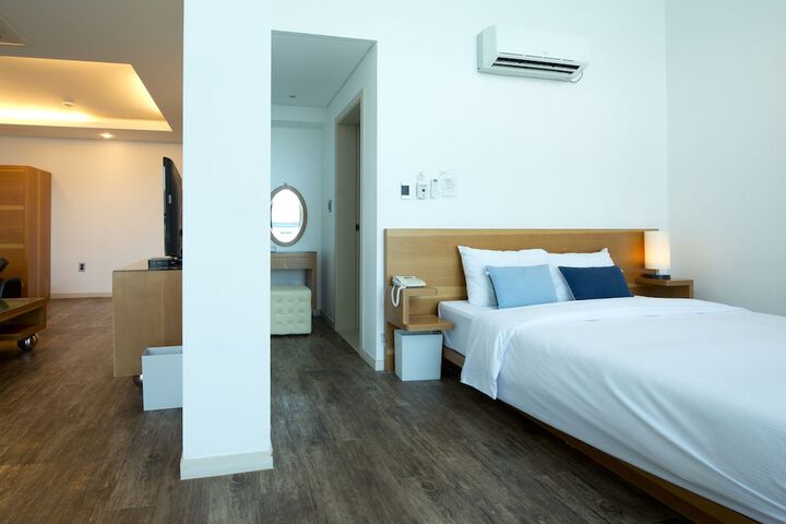 Room 15 of 74