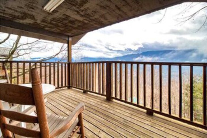 Exterior of Leconte View 2 by Jackson Mountain Rentals