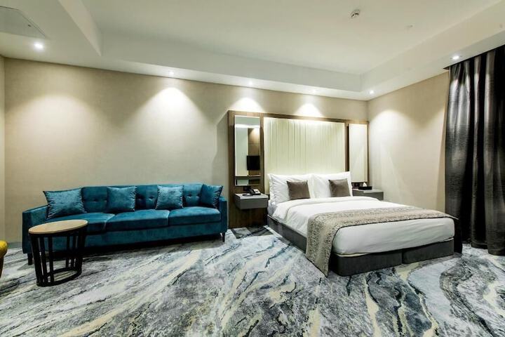 Room 8 of 25
