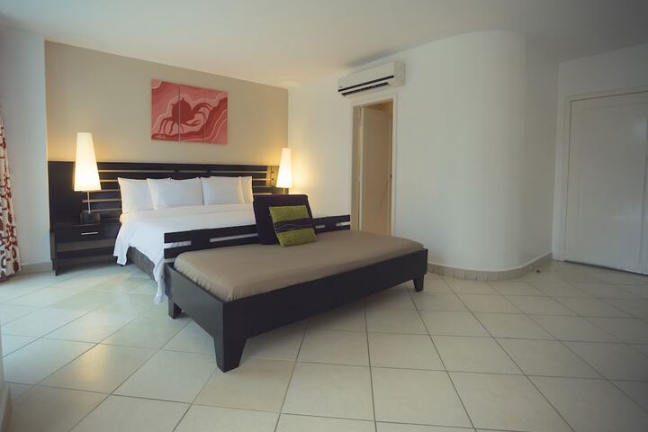 Room 4 of 35