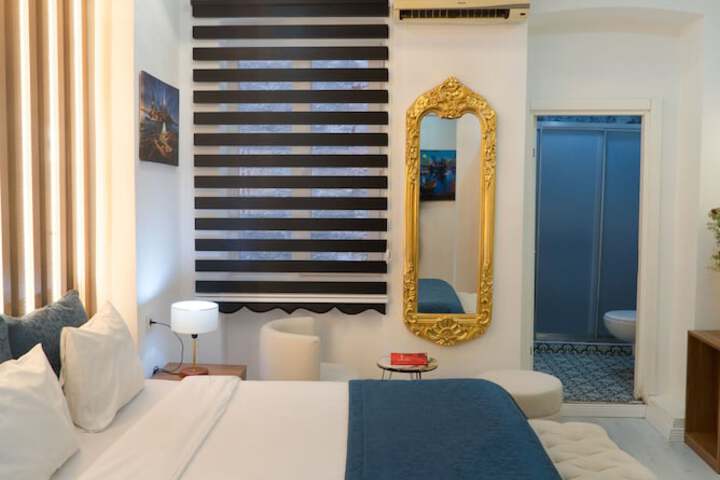 Room 8 of 50