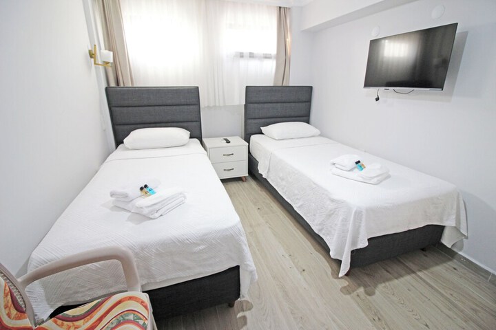 Room 16 of 44