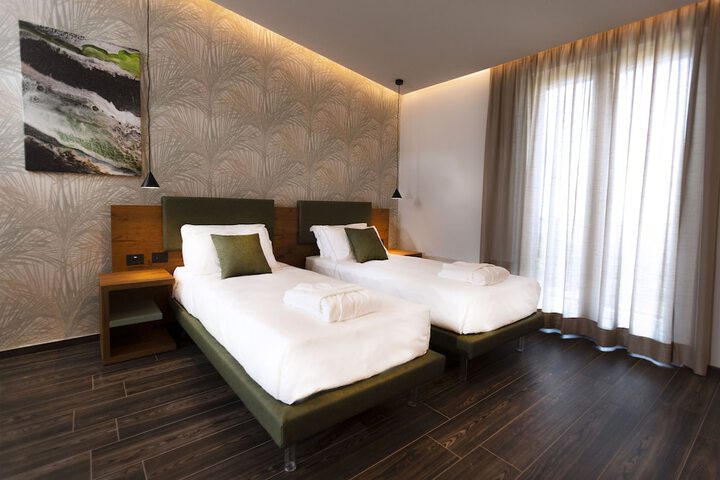 Room 7 of 25
