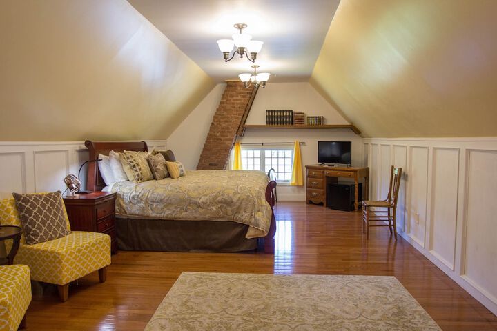 Room 8 of 124
