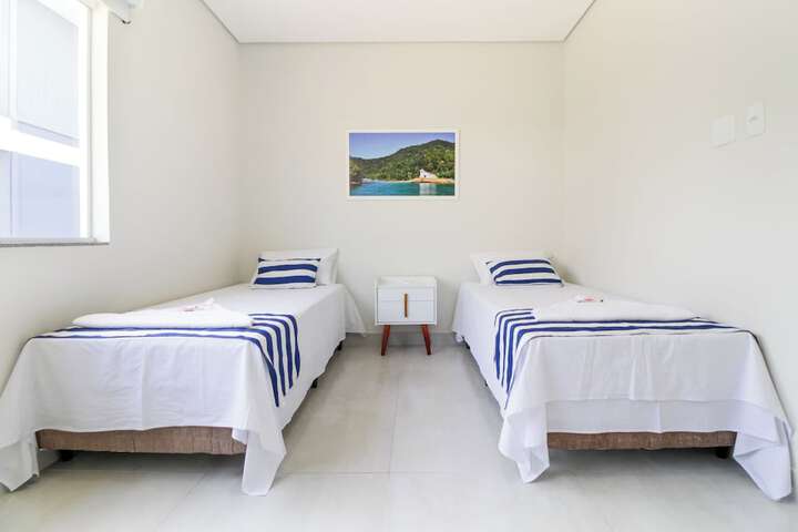 Room 41 of 185