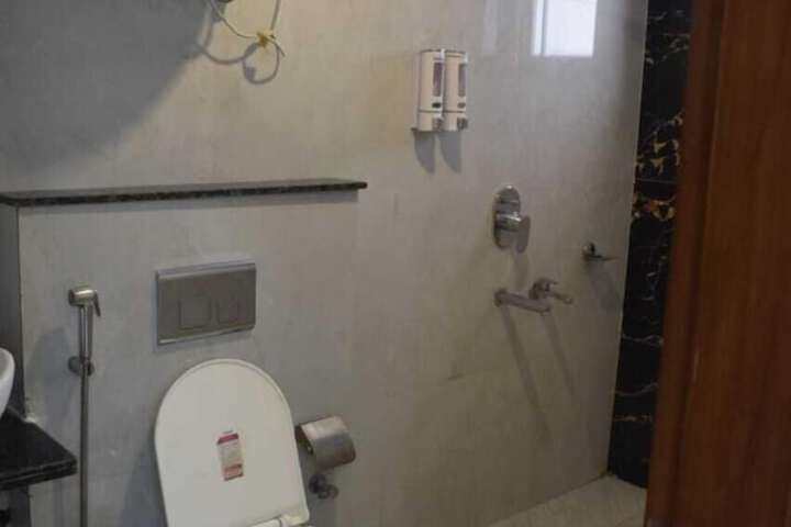Room 14 of 21