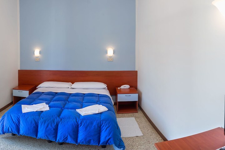 Room 4 of 13