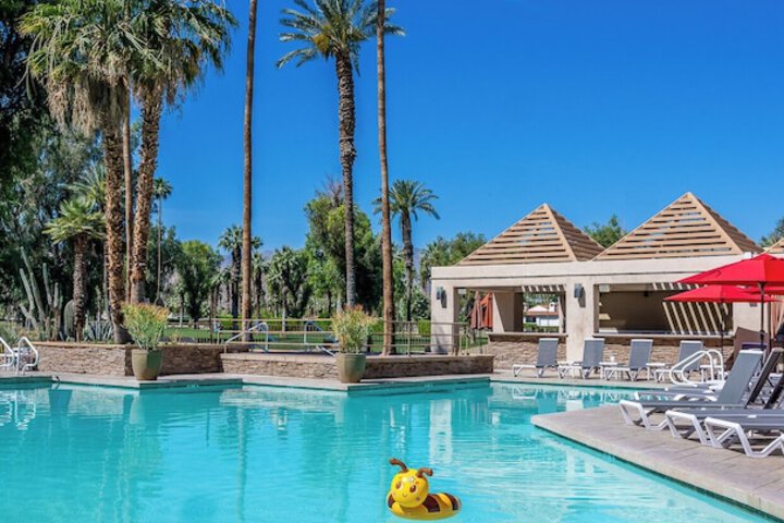 Pool Hotel