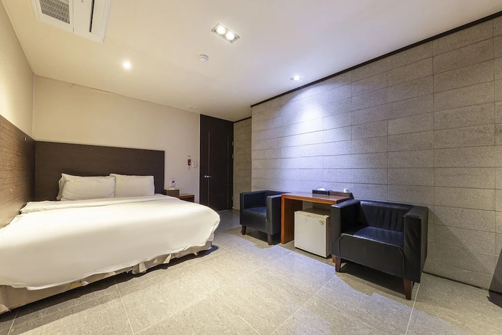 Room 3 of 18