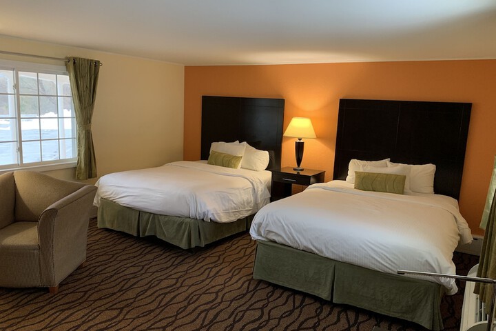 Classic 2 Queen Beds (4 of 13)