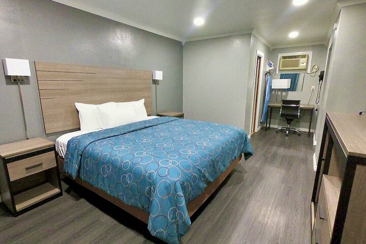 Room 8 of 35
