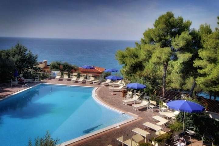 Pools & Facilities