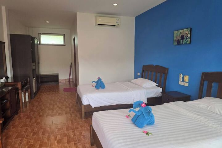 Room 34 of 100