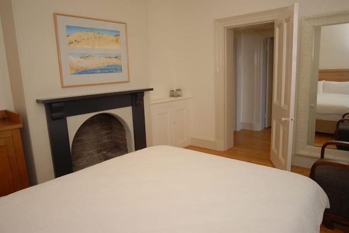 Room 8 of 38