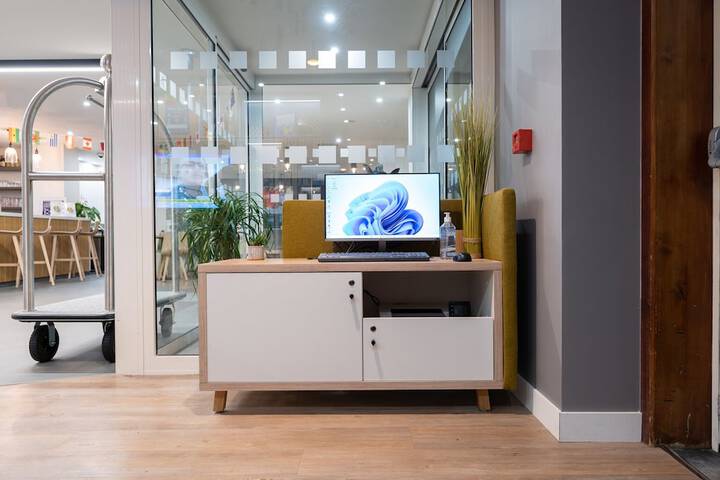 Business Center 59 of 75