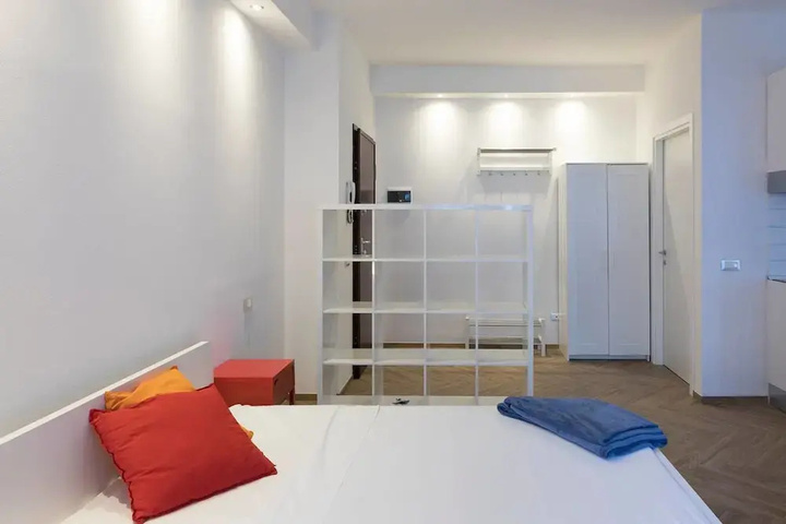 Room 4 of 14