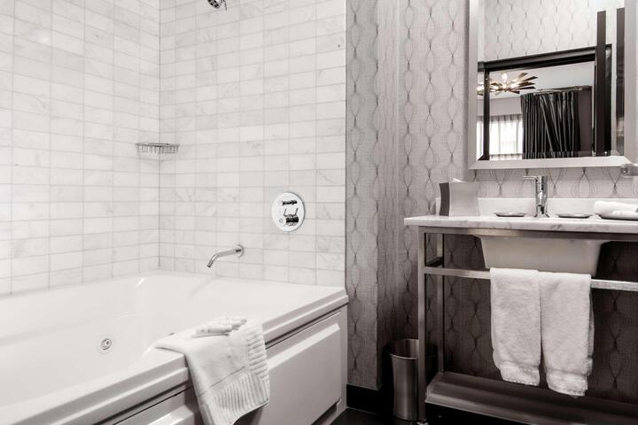 1 Bedroom Suite King (7 of 12)