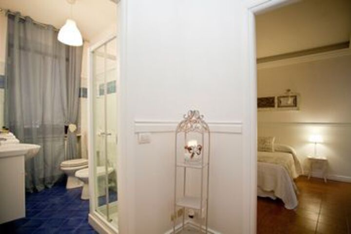 Room 8 of 18