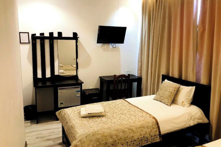 Room 3 of 16