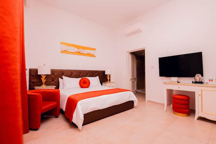 Room 6 of 77