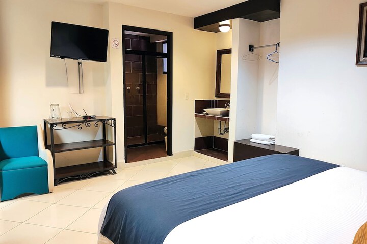 Room 13 of 38