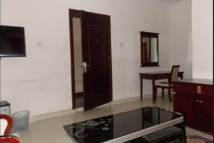 Room 4 of 14