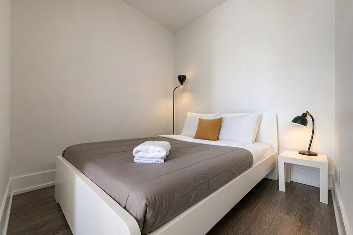 Room 4 of 148
