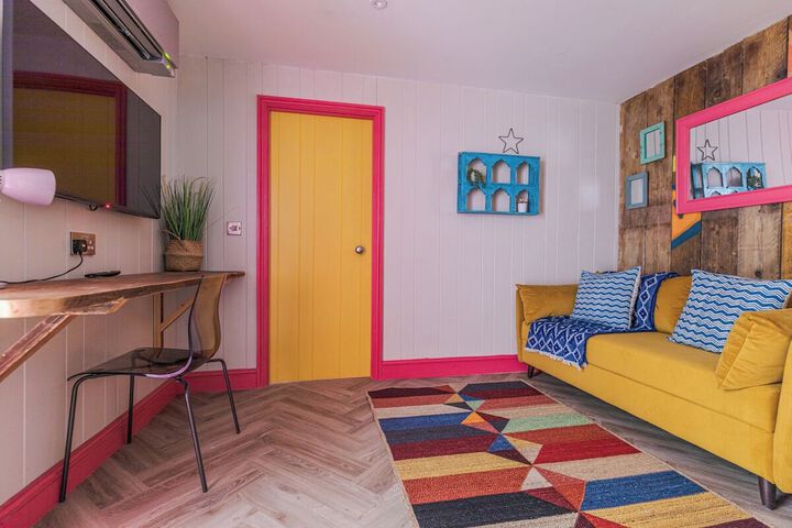 Room 42 of 96