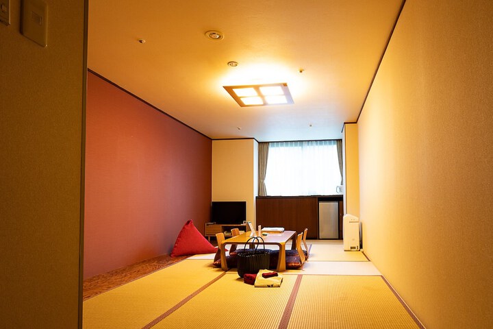Room 13 of 93