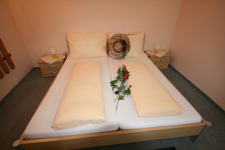 Room 5 of 89