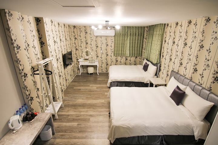 Room 17 of 48