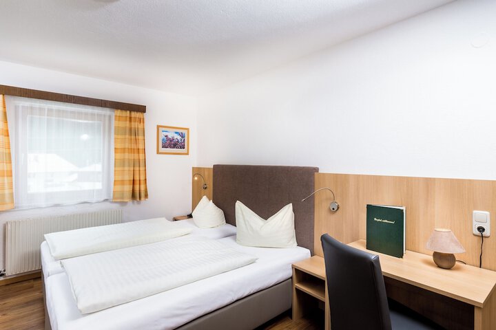 Room 5 of 31