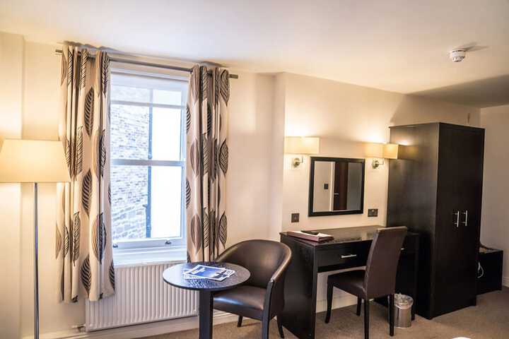 Room 33 of 102