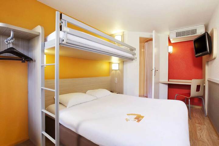 Room 9 of 19