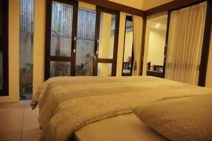 Room 8 of 48