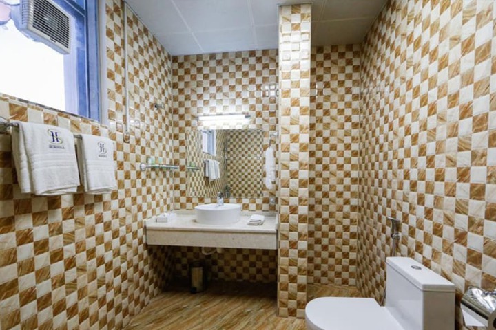 Room 15 of 25