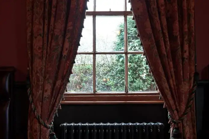 Room 4 of 12