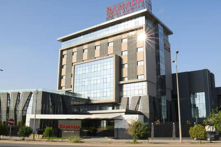 Ramada Hotel & Suites by Wyndham Erbil 32 Park