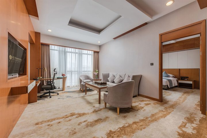 Room 13 of 82