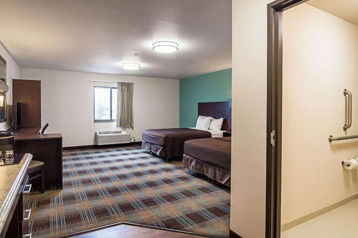 1 Queen Bed Efficiency (18 of 24)