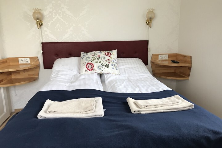 Room 12 of 33