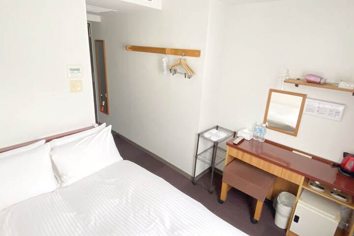Room 4 of 20