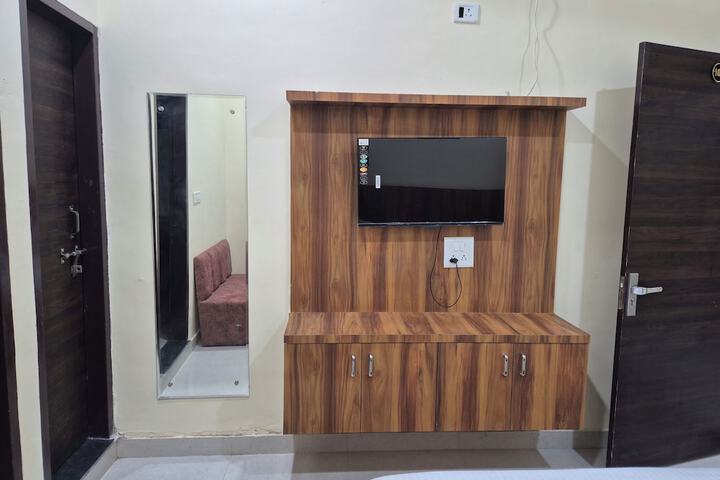 Room 4 of 27