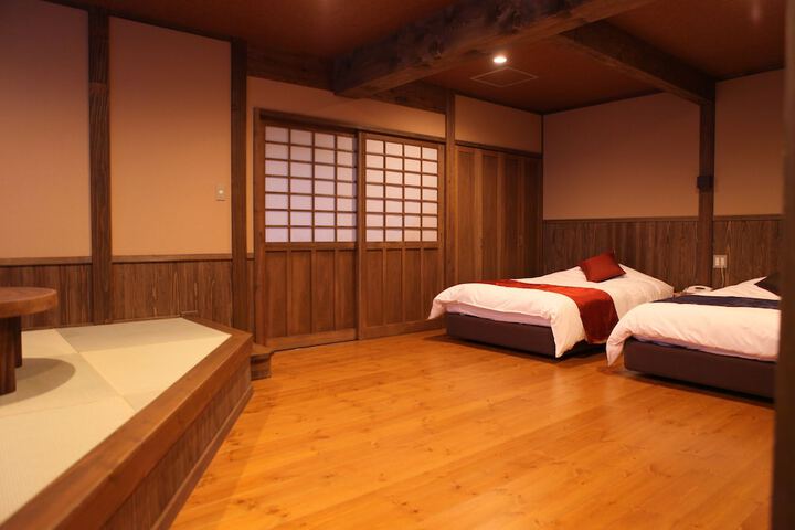 Room 13 of 42