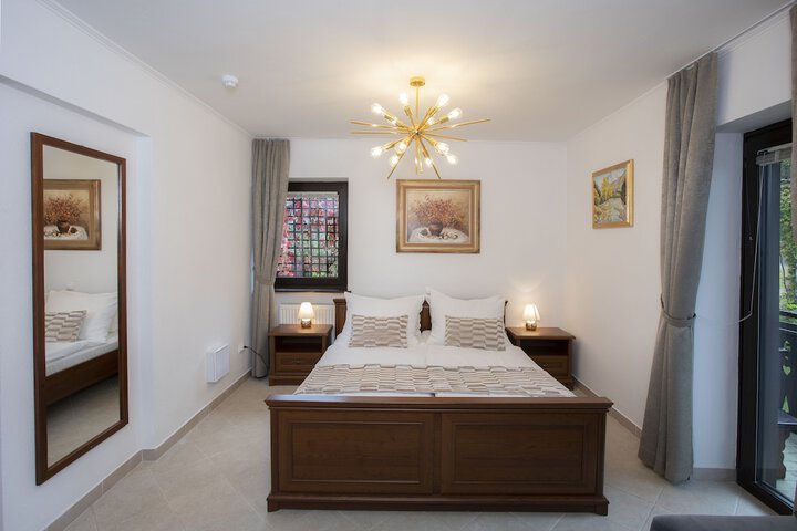 Room 6 of 53